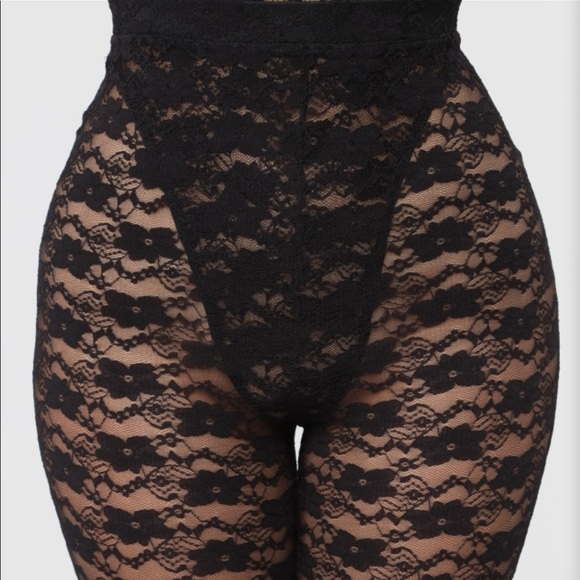 Never worn! Fashion nova Love Lace Short Set - Picture 3 of 7